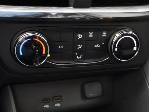 Used 2025 Buick Encore GX Preferred image 19