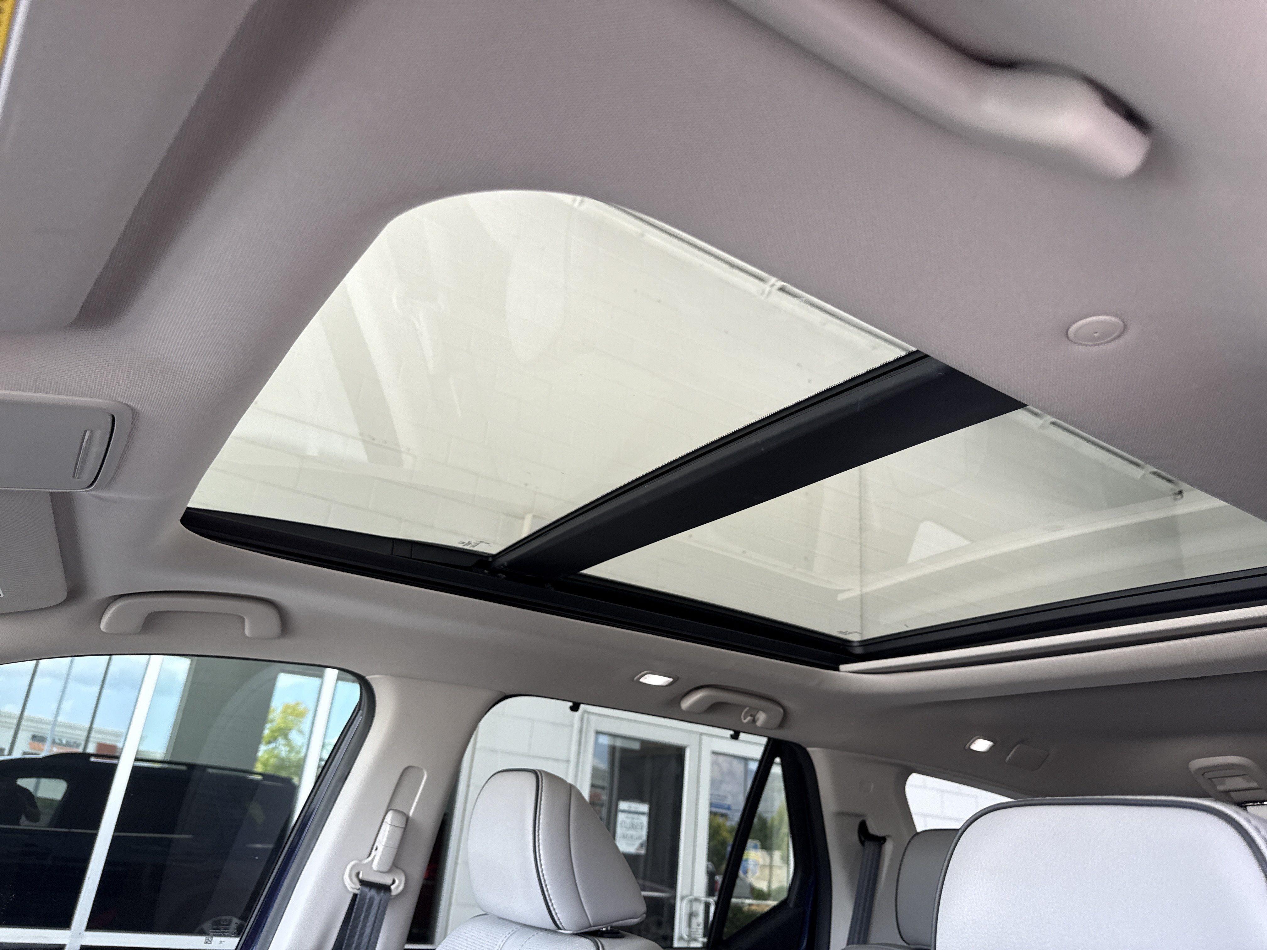 Used 2023 Honda Pilot Elite image 25
