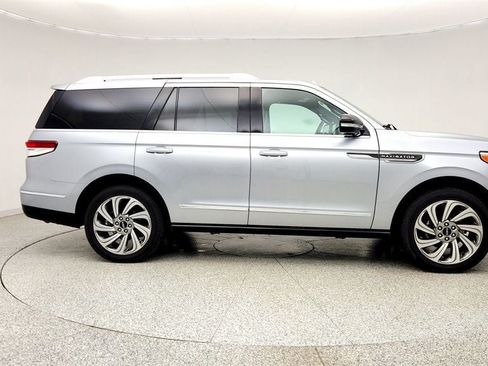 Used 2022 Lincoln Navigator Reserve RWD image 4