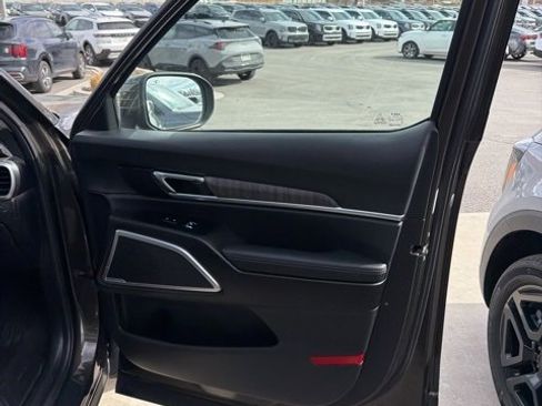 Certified 2023 Kia Telluride EX w/ EX Captain's Chair Package image 36