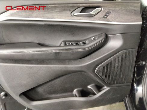 Used 2023 Jeep Grand Cherokee Limited RWD image 26