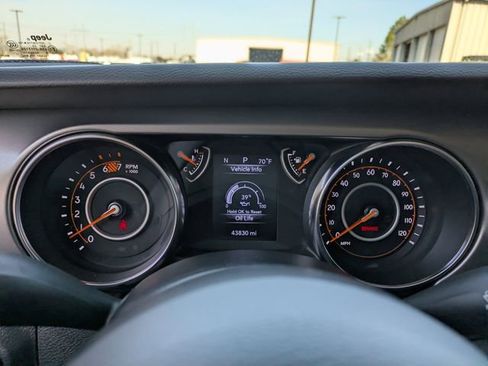 Used 2022 Jeep Wrangler Sport image 25