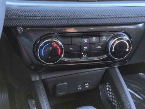 Used 2025 Chevrolet TrailBlazer LT FWD image 18