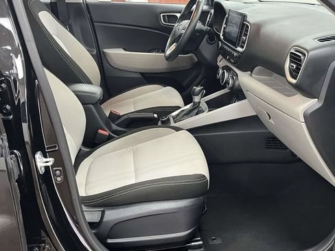 Used 2025 Hyundai Venue SEL FWD image 26