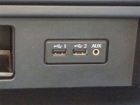 Used 2019 Nissan Titan SV image 21