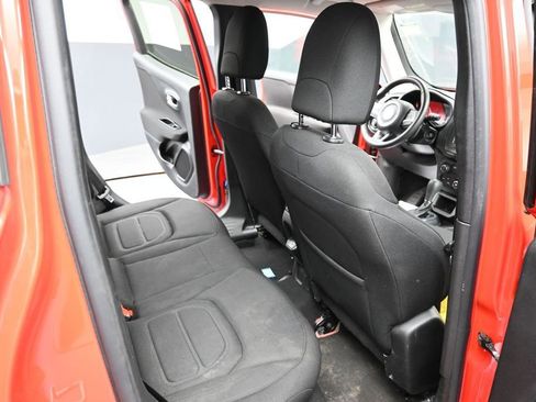 Used 2020 Jeep Renegade Latitude FWD image 23