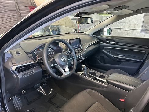 Used 2025 Nissan Altima 2.5 SV FWD image 18