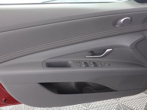 Used 2025 Hyundai Elantra SEL FWD image 26