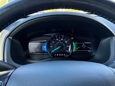 Used 2019 Ford Explorer XLT w/ Equipment Group 202A AWD/4WD image 11