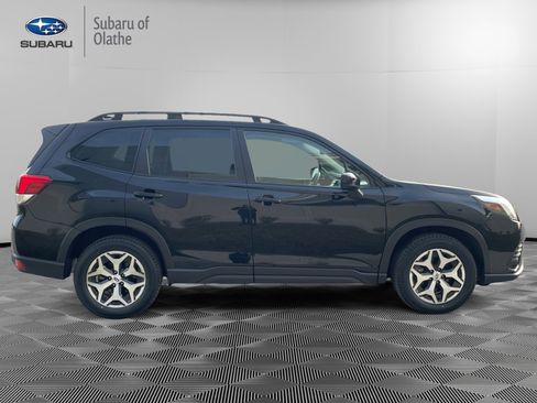 Certified 2023 Subaru Forester Premium image 12
