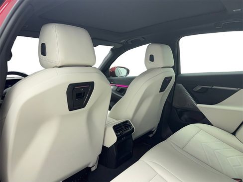 Used 2025 BMW i5 eDrive40i w/ M Sport Package image 34