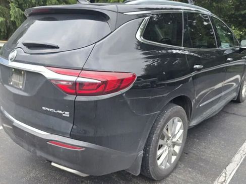 Used 2019 Buick Enclave Essence w/ LPO, Luxury Package AWD/4WD image 3
