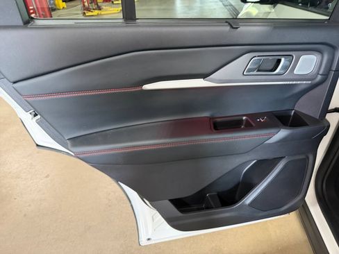 Used 2025 Ford Explorer ST AWD/4WD image 29
