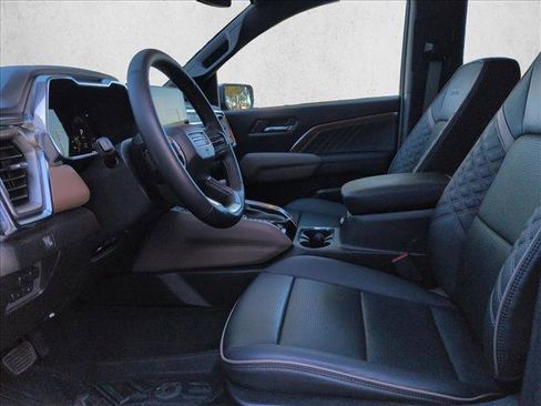 Used 2025 GMC Canyon Denali image 15