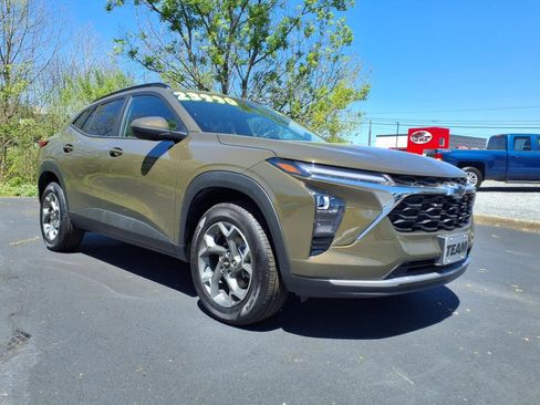 Used 2024 Chevrolet Trax LT w/ True North Edition image 1