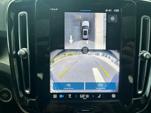 Certified 2025 Volvo XC40 B5 Plus AWD/4WD image 27