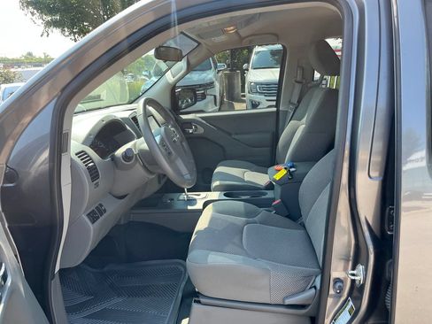 Used 2020 Nissan Frontier SV RWD image 9