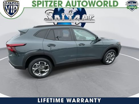 New 2026 Chevrolet Trax LT w/ Sunroof Package FWD image 8