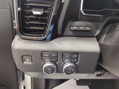 Used 2024 GMC Sierra 2500 AT4 w/ Technology Package image 17