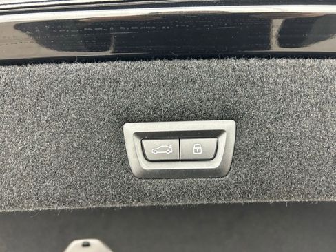 Used 2023 BMW 760i xDrive image 39