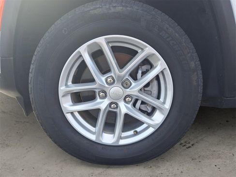 Used 2023 Jeep Grand Cherokee L Laredo w/ Luxury Tech Group I image 14