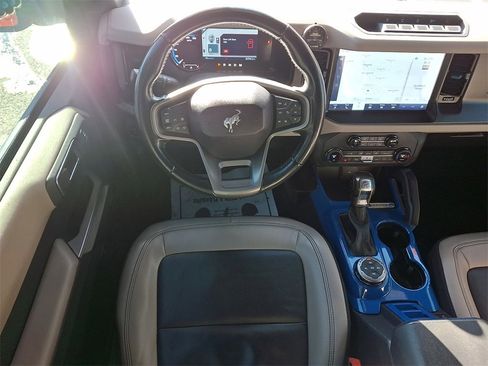 Used 2023 Ford Bronco Wildtrak image 12