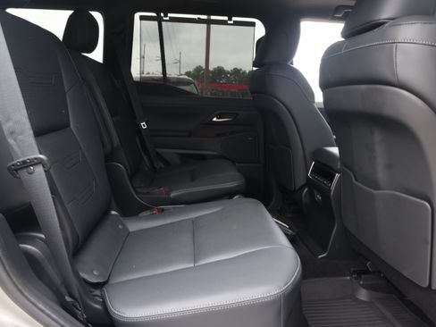 Used 2024 Lexus GX 550 w/ Accessory Package (2T) AWD/4WD image 13