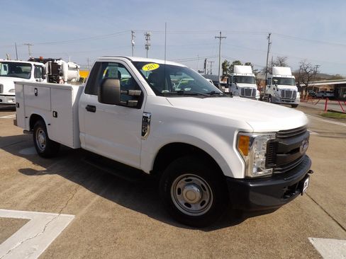 Used 2017 Ford F250 XL image 1