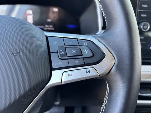 Certified 2025 Volkswagen Taos SE w/ Black Wheel Package image 26