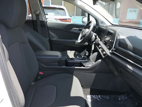 Used 2025 Kia Sportage LX FWD image 27