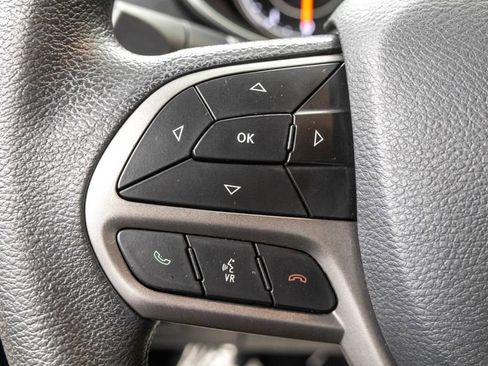 Used 2019 Jeep Cherokee Latitude w/ Popular Appearance Group image 15