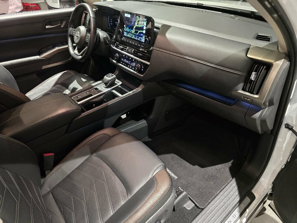 Used 2025 Nissan Pathfinder Platinum w/ Cargo Package FWD image 33