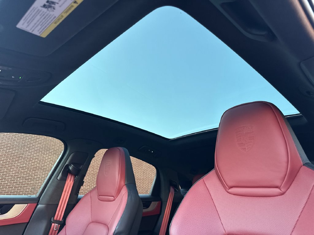Used 2025 Porsche Cayenne GTS AWD/4WD image 16