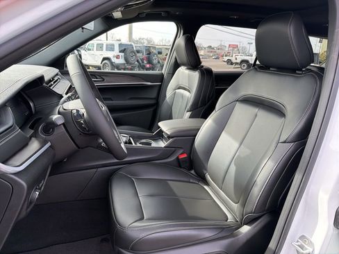 New 2026 Jeep Grand Cherokee L Limited w/ Limited Altitude Package RWD image 36