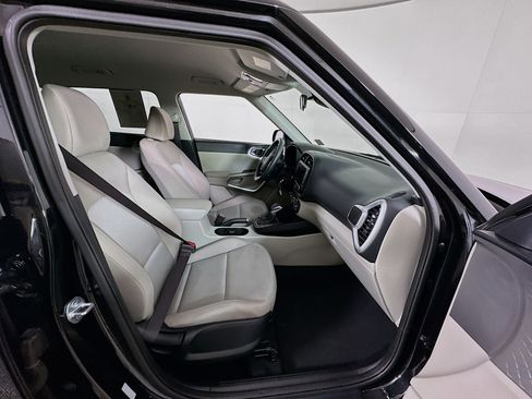 Used 2025 Kia Soul LX w/ LX Technology Package image 31