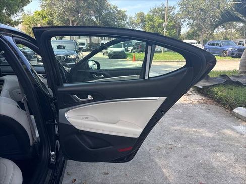 Used 2025 Genesis G70 2.5T AWD/4WD image 18