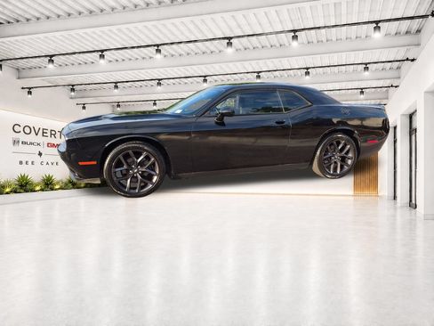 Used 2020 Dodge Challenger SXT w/ Driver Convenience Group RWD image 5