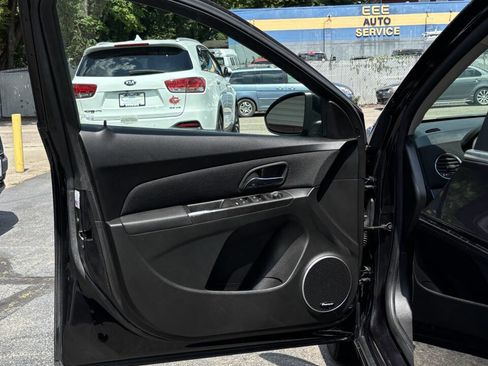 Used 2011 Chevrolet Cruze LT image 10