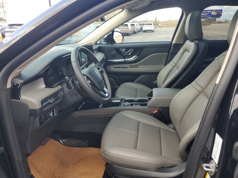 New 2026 Lincoln Corsair Premiere image 12