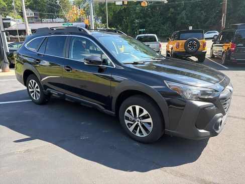 Used 2025 Subaru Outback Premium AWD/4WD image 3