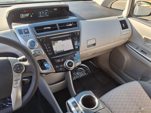 Used 2017 Toyota Prius V Three image 4