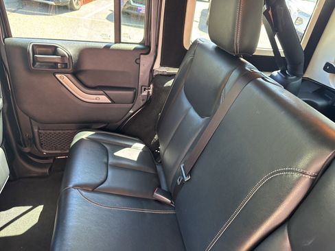 Used 2016 Jeep Wrangler Unlimited Sahara w/ Dual Top Group AWD/4WD image 21