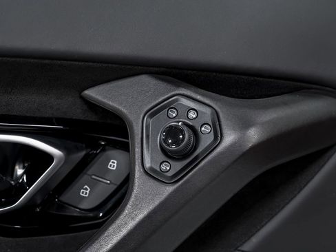 Used 2022 Lamborghini Huracan EVO RWD image 10