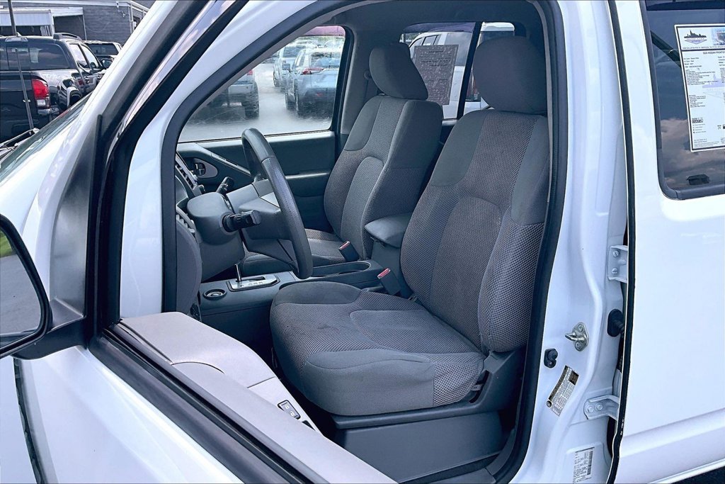 Used 2020 Nissan Frontier 2WD Crew Cab image 24