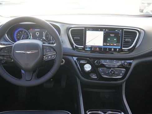 New 2026 Chrysler Pacifica Limited FWD image 14