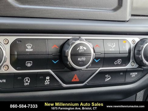 Used 2019 Jeep Wrangler Unlimited Sahara image 20