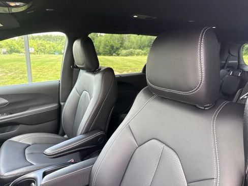 New 2026 Chrysler Pacifica Select AWD/4WD image 14