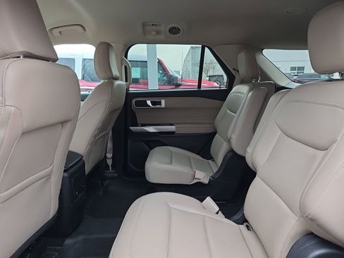 Used 2023 Ford Explorer XLT w/ Equipment Group 202A image 17