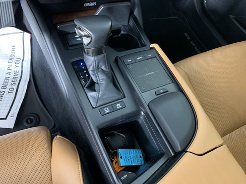 Used 2022 Lexus ES 300h Ultra Luxury w/ Accessory Package FWD image 23