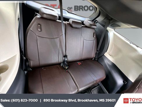 Used 2024 Toyota Sienna Platinum AWD/4WD image 23